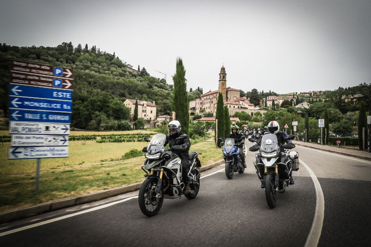 Triumph Adventure Experience: quando la moto va a braccetto con l'architettura